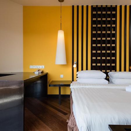 New Town Resort Suites At Pyramid Tower Субанг Джая Екстериор снимка