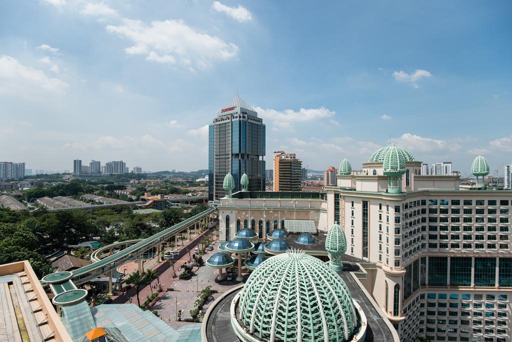 New Town Resort Suites At Pyramid Tower Субанг Джая Екстериор снимка